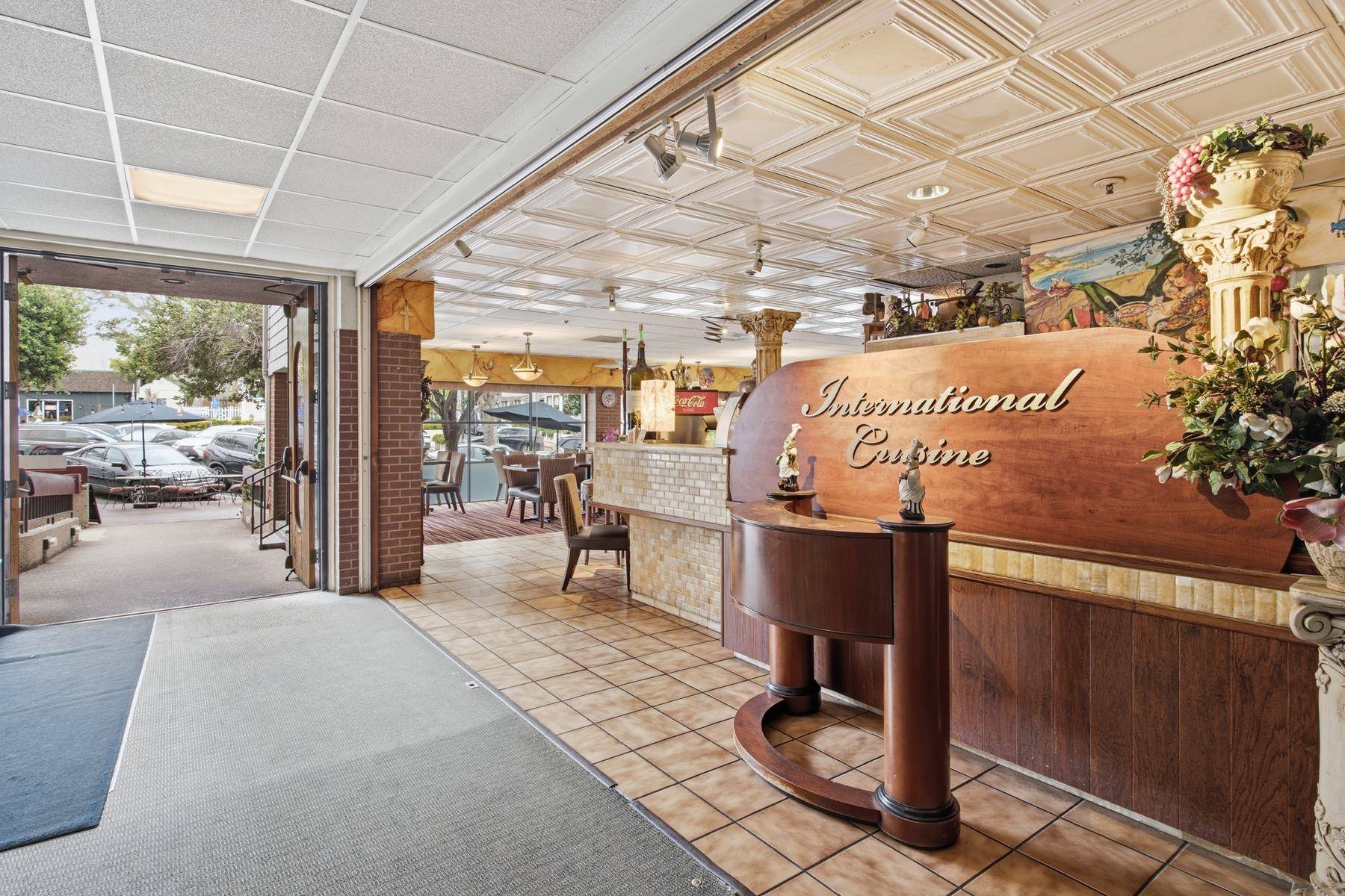 Restaurant on the ground floor